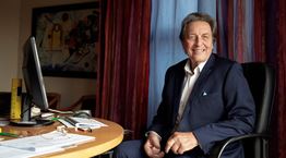 Πριν από τον Elon Musk, υπήρξε ο Errol