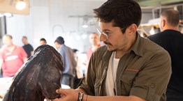 Ο Αλέξανδρος Τσιοτίνης μαγειρεύει (και) στο Youtube