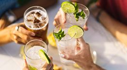Τα δύο αλκοολούχα ποτά που δεν είναι τόσο καλά για την υγεία σου, σύμφωνα με το Harvard