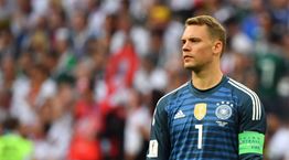 O Manuel Neuer παραμένει το νο.1