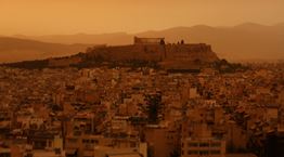 10 απόκοσμες φωτογραφίες από την πορτοκαλί Ελλάδα της σκόνης