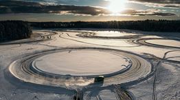 To Skoda Enyaq RS iV έσπασε ένα 'παγωμένο' ρεκόρ Guinness