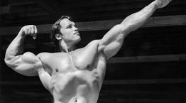 Πώς ο Arnold Schwarzenegger απέκτησε το πιο εντυπωσιακό θώρακα του Χόλιγουντ