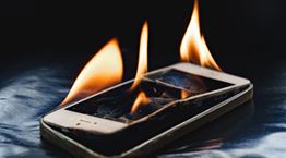 Αυτά είναι τα σημάδια που δείχνουν ότι η μπαταρία σου είναι έτοιμη να εκραγεί