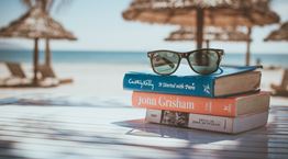 Βιβλία για την παραλία φέτος το καλοκαίρι