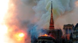 Φωτογραφίες από την καταστροφή της Παναγίας των Παρισίων