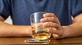 Πώς θα καταλάβεις αν κάποιος είναι αλκοολικός