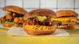 Στο Κολωνάκι για ένα από τα καλύτερα burgers της Αθήνας