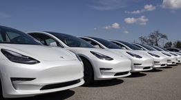 Ποιοι είναι οι πιστοί πελάτες της Tesla