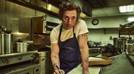 Ο Jeremy Allen White στο The Bear βρήκε το τέλειο jacket