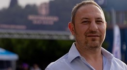 Μπάμπη Καϊδαλίδη, γιατί έχει τόσο πολύ κόσμο στα μπαρ αυτές τις μέρες;