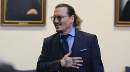 Η νέα σύντροφος του Johnny Depp είναι δικηγόρος αλλά δεν είναι η Camille Vasquez