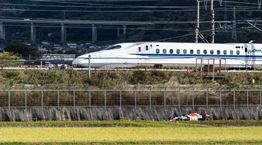 Red Bull F1 εναντίον του ταχύτερου τρένου της Ιαπωνίας