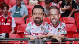 Ryan Reynolds και Rob McElhenney μας καλωσορίζουν στο Ρέξαμ