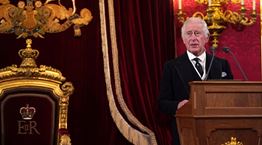 To Forbes αποκαλύπτει τη μυθική περιουσία του Καρόλου