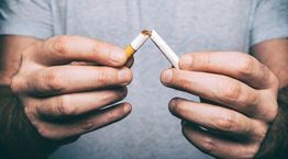 H Γαλλία ετοιμάζεται να απαγορεύσει το κάπνισμα παντού