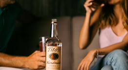 Πώς να στηρίξεις τις πυρόπληκτες περιοχές πίνοντας ένα κοκτέιλ με βότκα