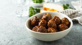 Κάποιες επικές συνταγές για τη σημερινή Meatball Day