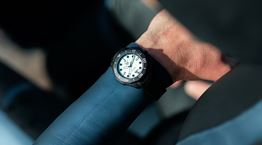 Η αναβίωση του εμβληματικού Night Diver της TAG Heuer