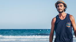 #SummerFavorites | To σετ t-shirt - μαγιό που θα φοράς όλη μέρα στο νησί