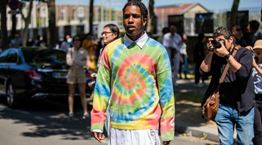 Πώς θα δημιουργήσεις το tie-dye print στα ρούχα σου