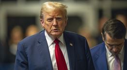 Η συγκλονιστική στιγμή που η σφαίρα τραυματίζει το αυτί του Trump υπάρχει σε φωτογραφία