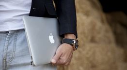 Καμία έκπληξη, η Apple 'μαγειρεύει' MacBooks με οθόνες αφής