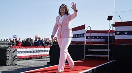 Η αμφιλεγόμενη περίπτωση της Tulsi Gabbard, της νέας επικεφαλής των μυστικών υπηρεσιών στις ΗΠΑ