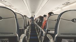 Φινάλε για το άδειο μεσαίο κάθισμα στα αεροπλάνα