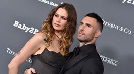 Τι λέει η Behati Prinsloo για την απιστία Levine;