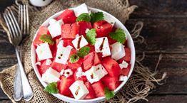 Ο παράξενος λόγος για τον οποίο είναι καλό να τρως καρπούζι με αλάτι