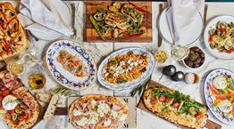 Εκεί όπου στρώνουν το πιο επικό τραπέζι της Αθήνας