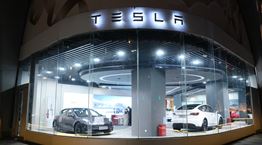 Αν θες να πουλήσεις το Tesla Cybertruck σου, πρέπει πρώτα να ρωτήσεις την Tesla