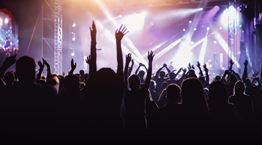 Να γιατί η μουσική στις συναυλίες ακούγεται καλύτερη από την ηχογραφημένη