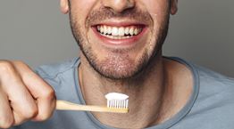 Να γιατί δεν πρέπει ποτέ να βουρτσίζεις τα δόντια σου μετά το στοματικό σεξ