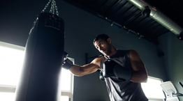 Πώς να κάψεις λίπος με 4 αερόβιες ασκήσεις πυγμαχίας