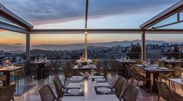 Μπαλκόνι στις Κυκλάδες: Κορυφαία ψαροφαγία με θέα