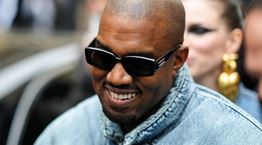 Ο Kanye West έβαλε πανάκριβη μασέλα τιτανίου, το ίντερνετ αναρωτιέται αν αφαίρεσε τα δόντια του