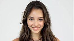 'Θέλουμε να γίνει η επόμενη Scarlett Johansson'-η νέα σταρ του Χόλιγουντ είναι ψεύτικη