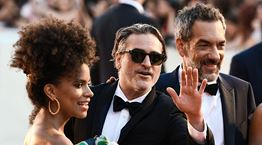 Γιατί διχάζει η βράβευση του Joker στη Μόστρα