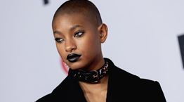 Η Willow Smith 'ψηφίζει' Γιώργο Λάνθιμο και Poor Things