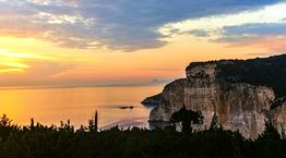 Το ηλιοβασίλεμα του Ιονίου που ανταγωνίζεται τη Σαντορίνη