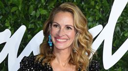 Πώς η Julia Roberts κατάφερε να αμείβεται το ίδιο με τους άνδρες ηθοποιούς;