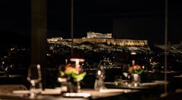 Opposite at 507: Fine comfort με την Ακρόπολη στο πιάτο