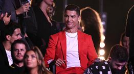 Το κόκκινο κοστούμι του Cristiano Ronaldo στα φετινά MTV EMAs