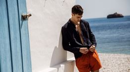 Το λινό είναι και πάλι ο πρωταγωνιστής του καλοκαιριού