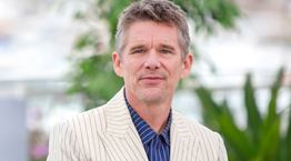 Τι στο καλό κάνει ο Ethan Hawke στο βίντεο κλιπ της Taylor Swift;