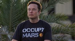 O Elon Musk αισθάνεται σαν στο σπίτι του στην τοποθεσία Twitter