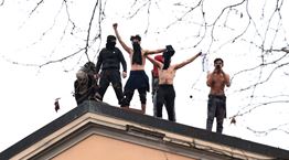 Κάμψεις, φυλακή, διαπόμπευση: Οι χειρότερες τιμωρίες στον καιρό της Covid-19