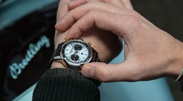 Όταν η Breitling συνάντησε την Triumph